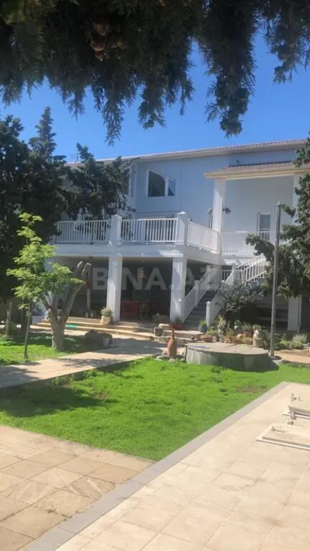 Satılır 7 otaqlı həyət evi 425 m²