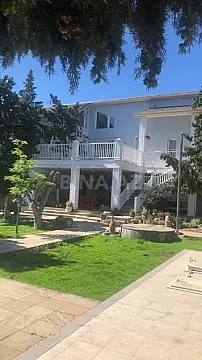 Satılır 7 otaqlı həyət evi 425 m²