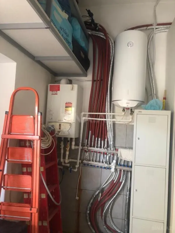 Satılır 7 otaqlı həyət evi 425 m²