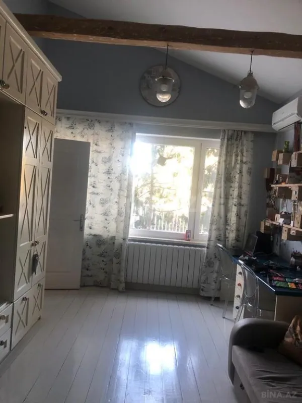 Satılır 7 otaqlı həyət evi 425 m²