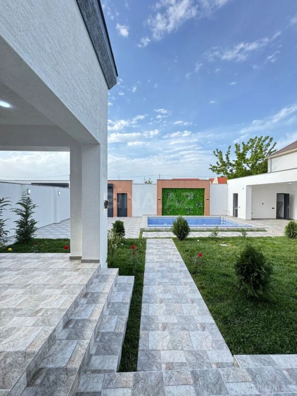 Satılır 4 otaqlı həyət evi 200 m²