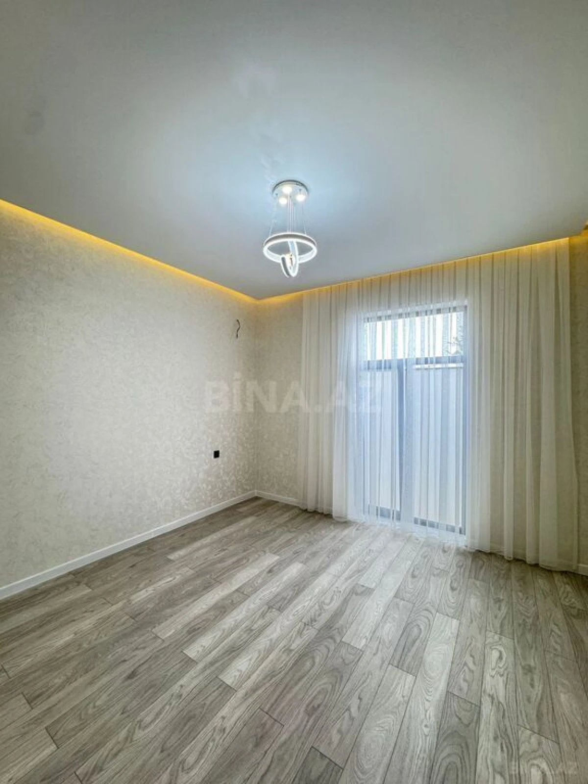 Satılır 4 otaqlı həyət evi 200 m²