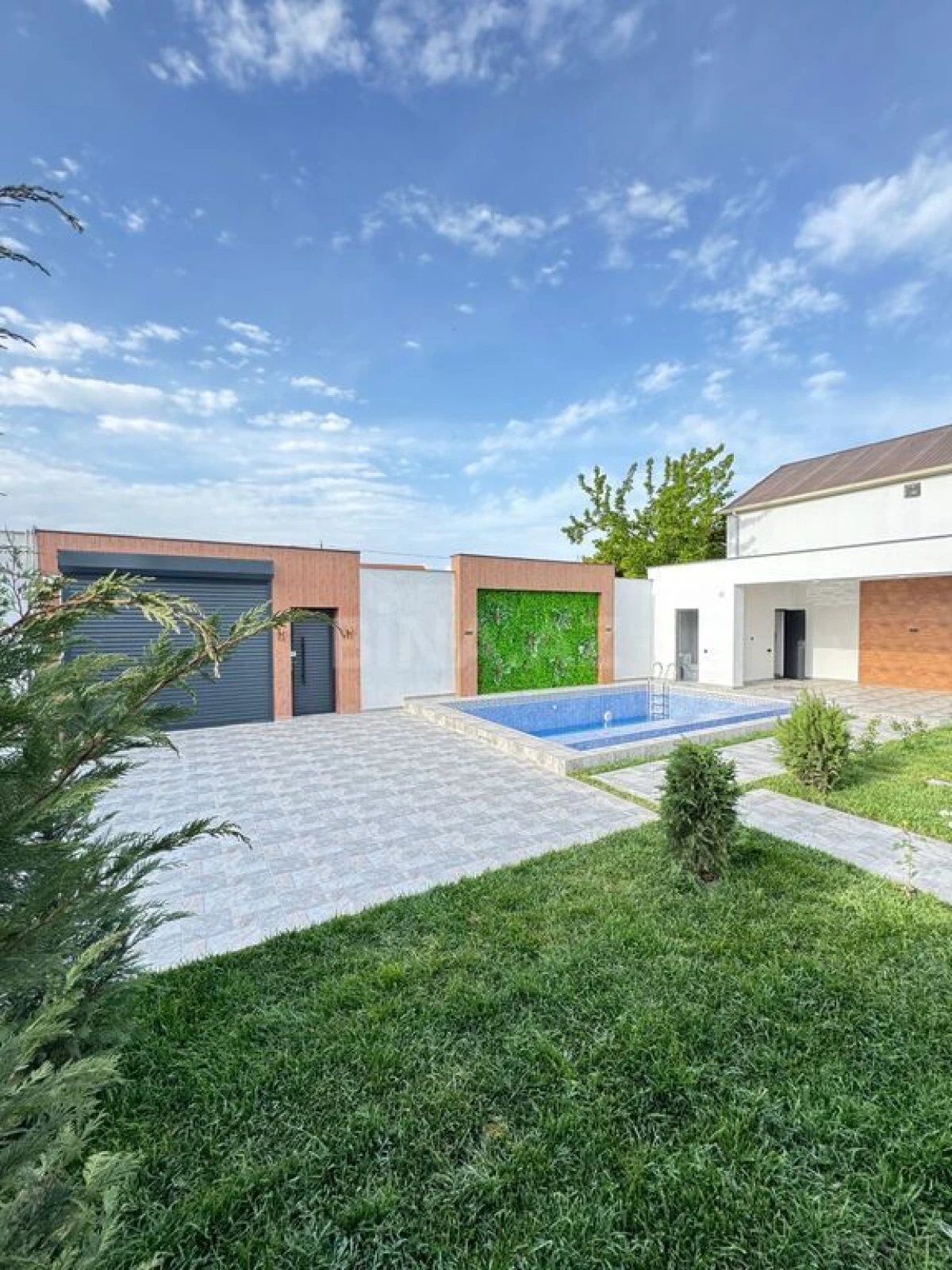 Satılır 4 otaqlı həyət evi 200 m²