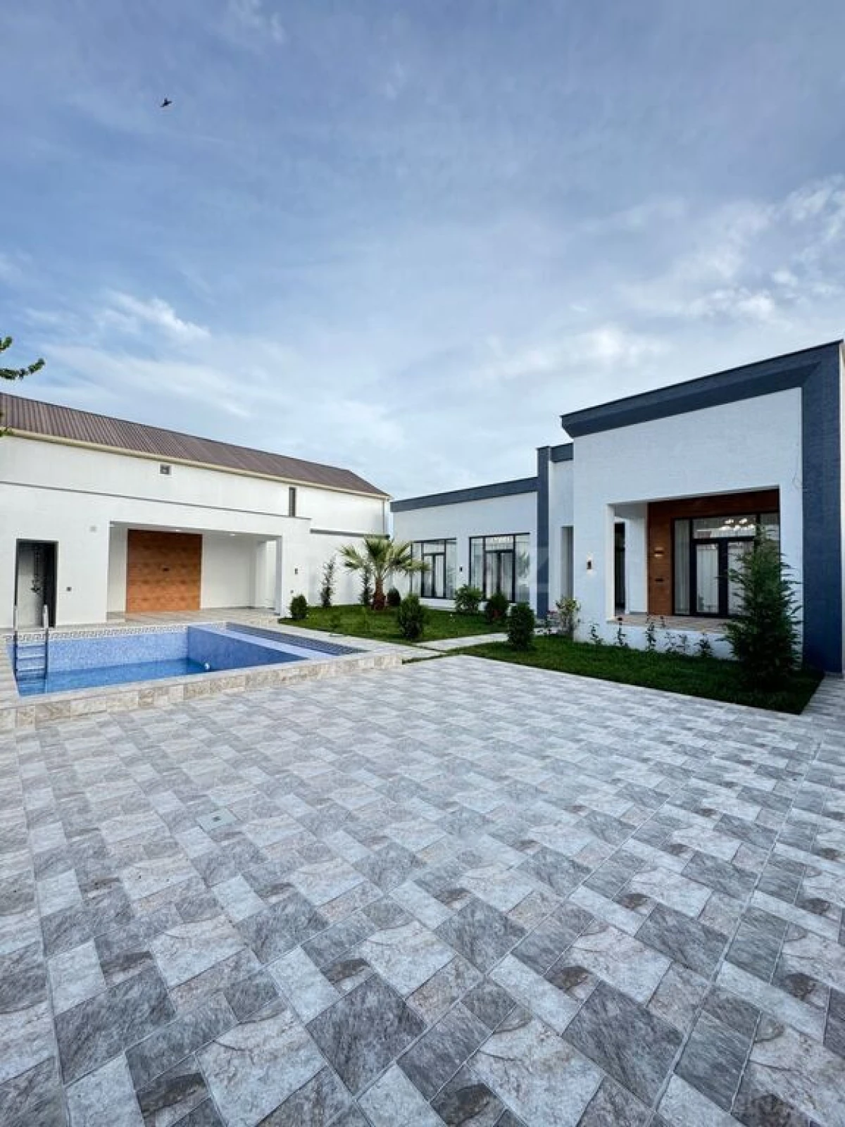 Satılır 4 otaqlı həyət evi 200 m²