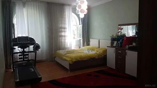 Satılır 4 otaqlı həyət evi 200 m²