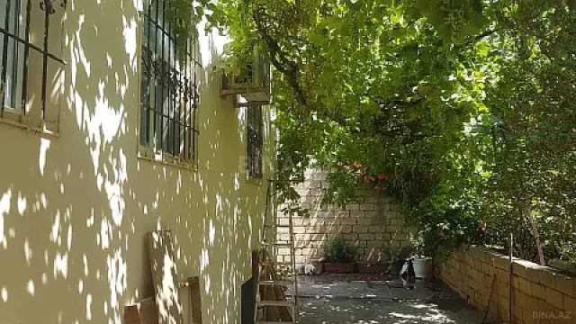 Satılır 4 otaqlı həyət evi 200 m²