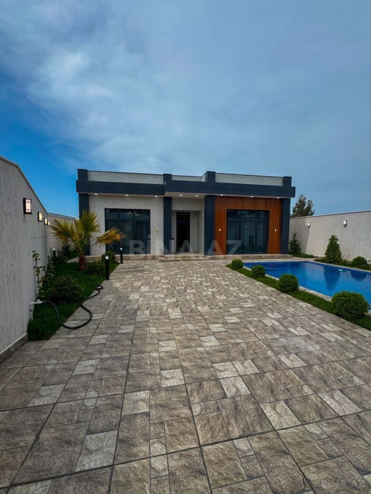 Satılır 4 otaqlı həyət evi 160 m²