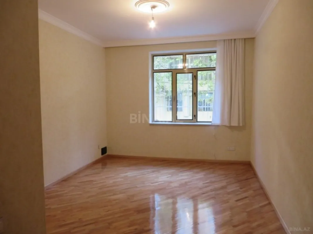 Kirayə verilir 5 otaqlı ofis 160 m²