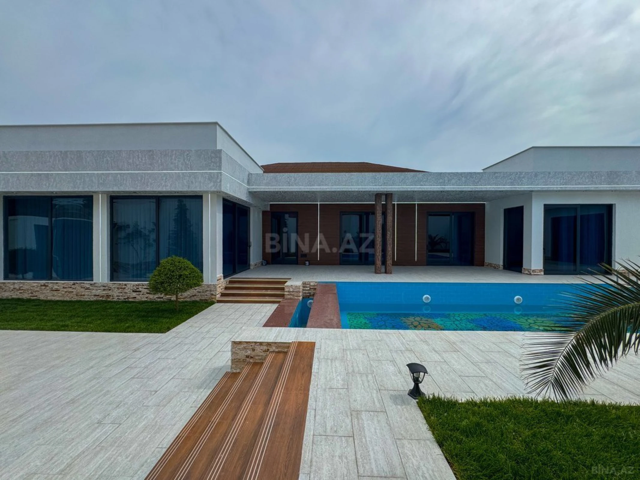 Satılır 5 otaqlı həyət evi 230 m²