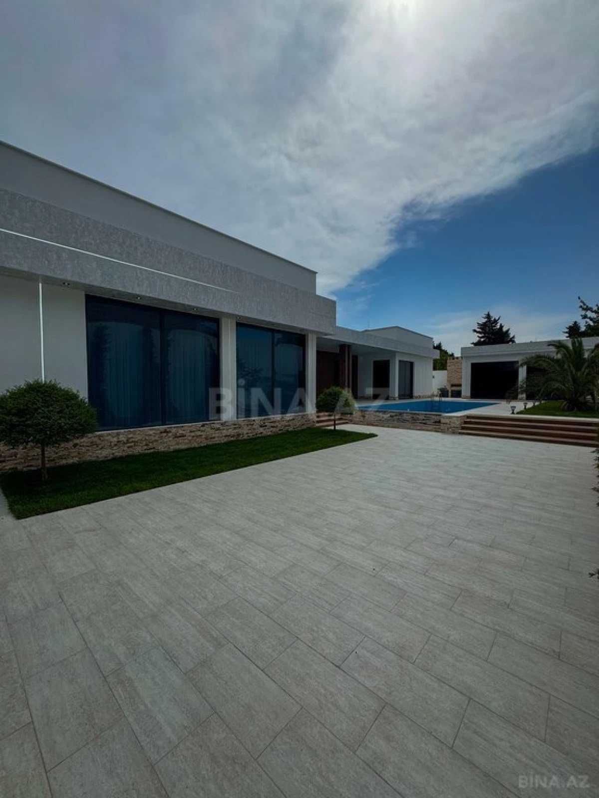 Satılır 5 otaqlı həyət evi 230 m²