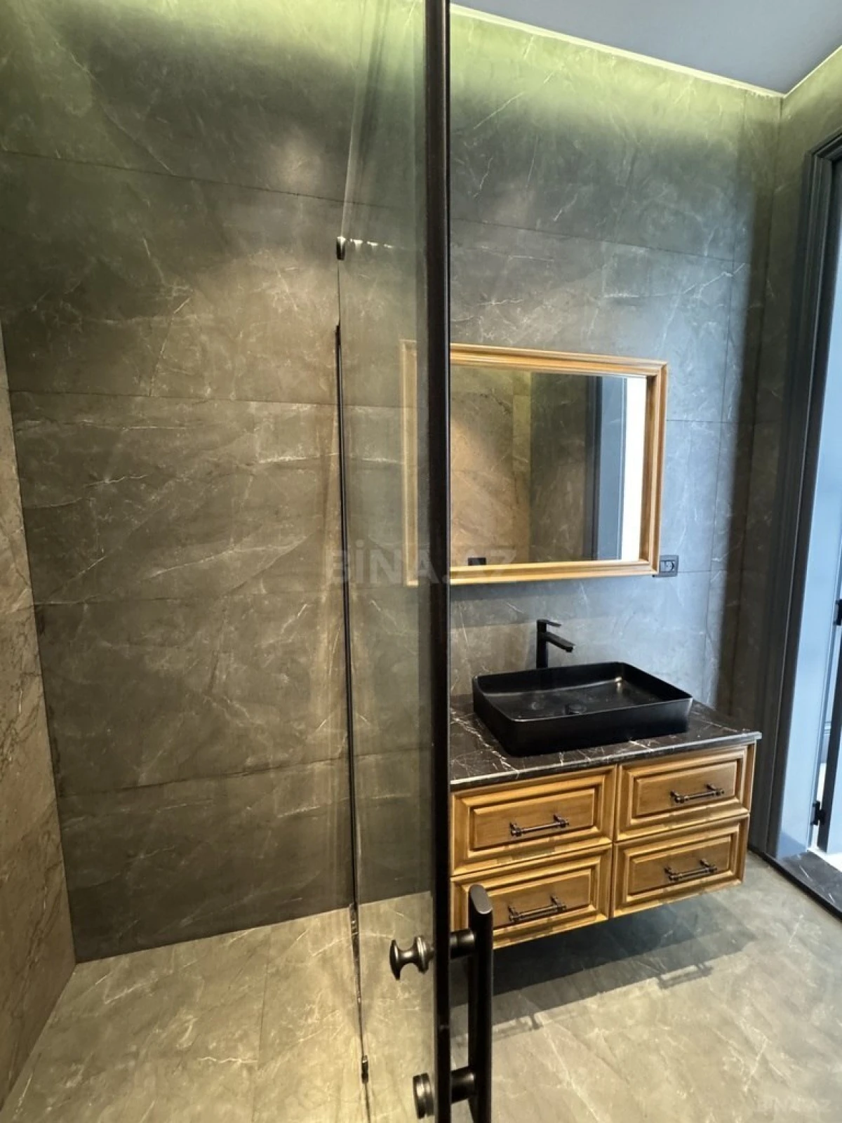 Satılır 5 otaqlı həyət evi 230 m²