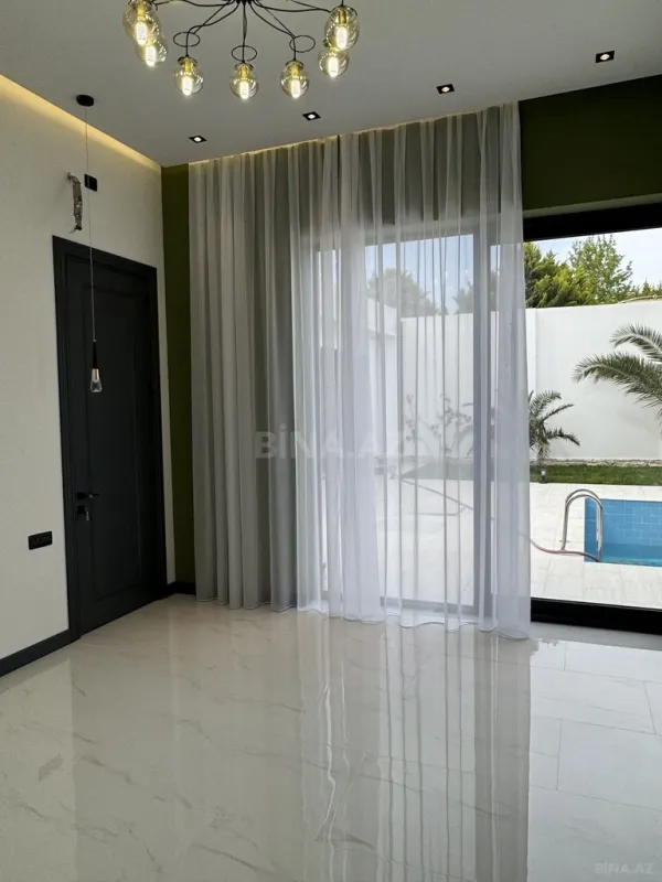 Satılır 5 otaqlı həyət evi 230 m²