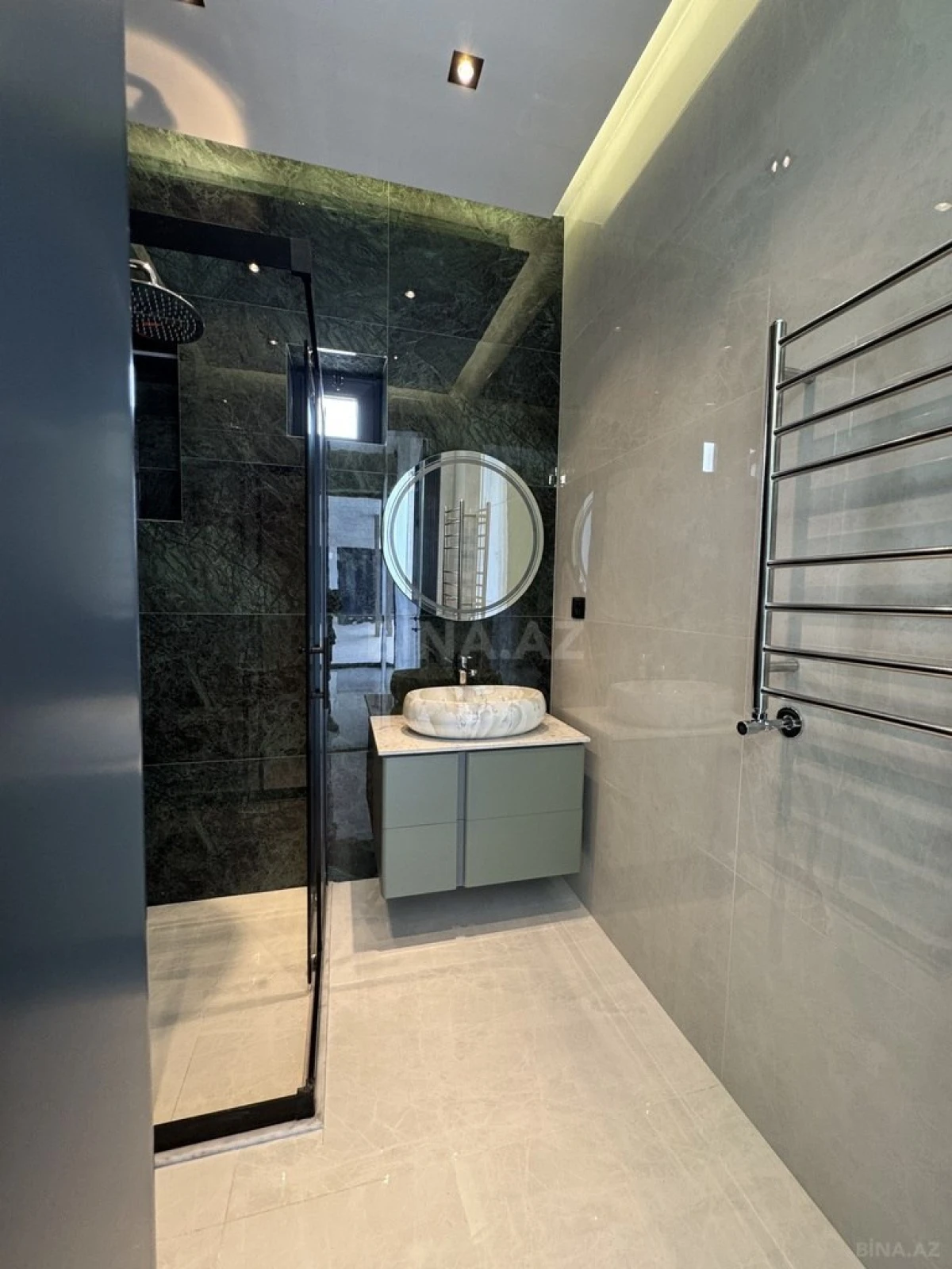 Satılır 5 otaqlı həyət evi 230 m²