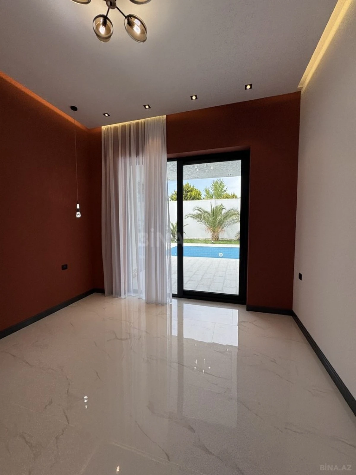 Satılır 5 otaqlı həyət evi 230 m²