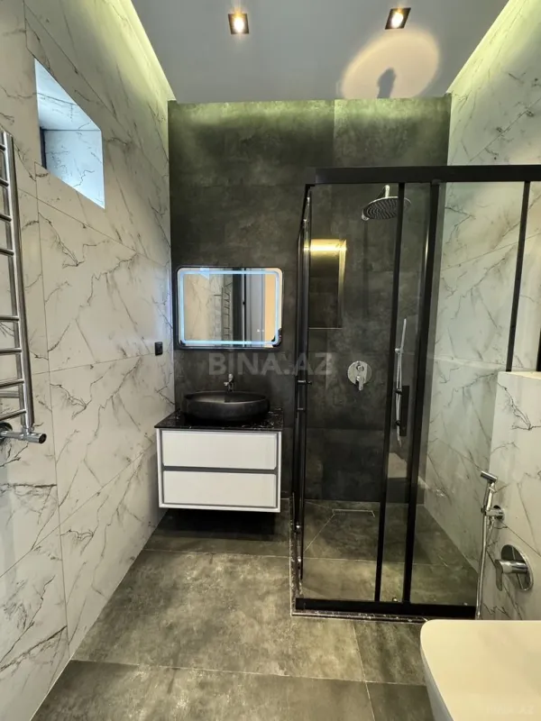 Satılır 5 otaqlı həyət evi 230 m²