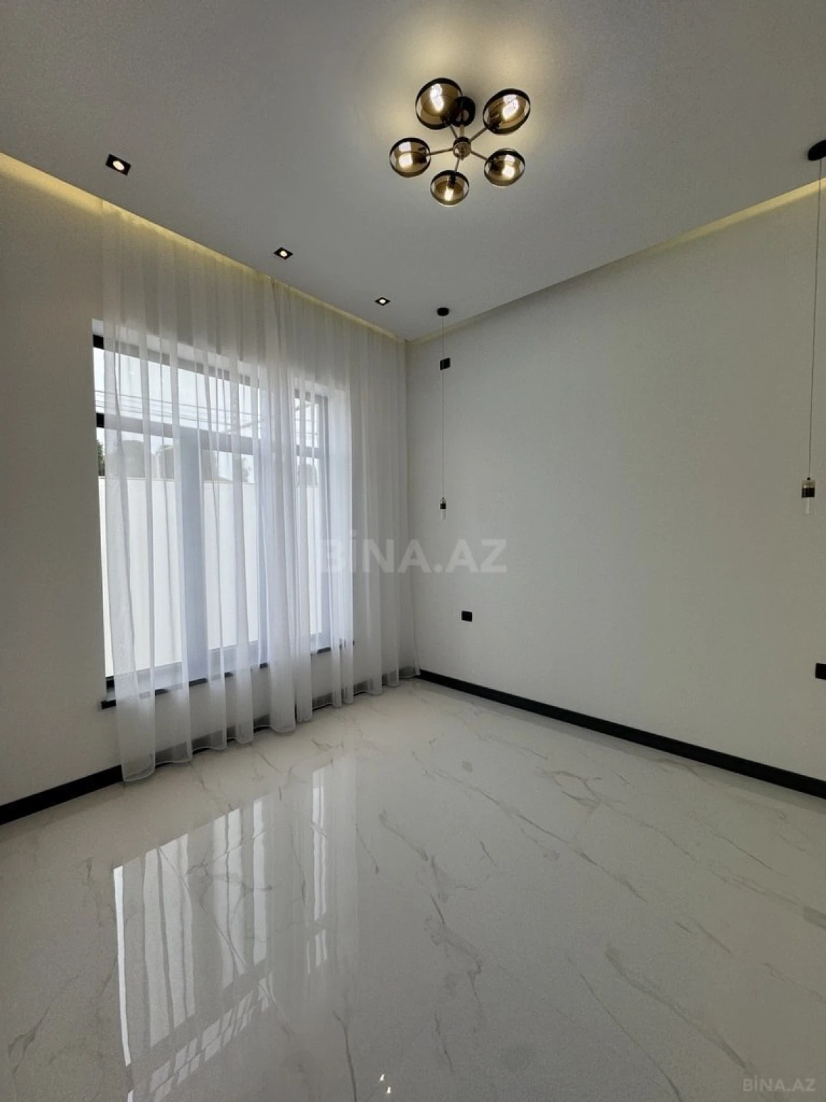 Satılır 5 otaqlı həyət evi 230 m²