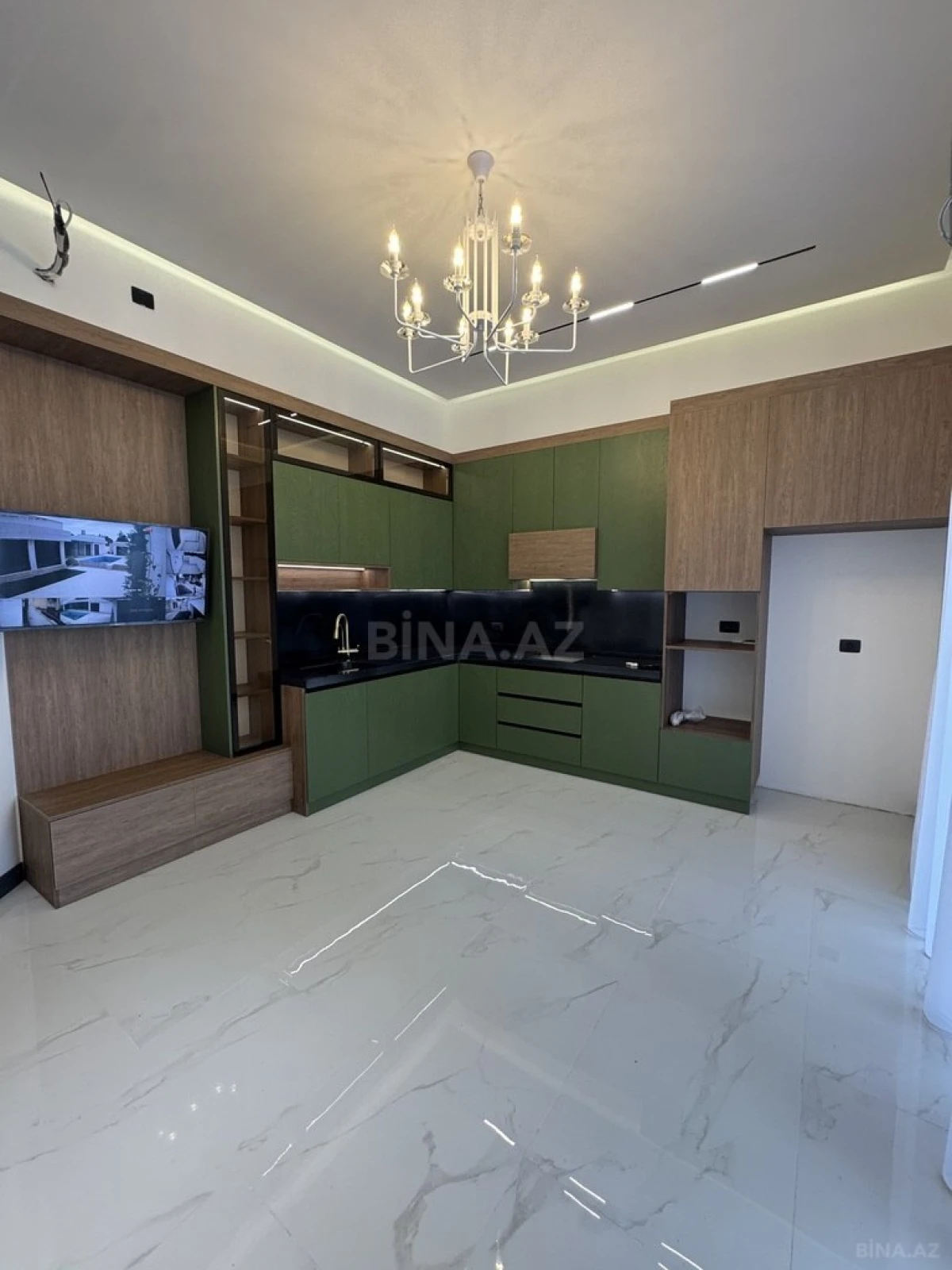 Satılır 5 otaqlı həyət evi 230 m²