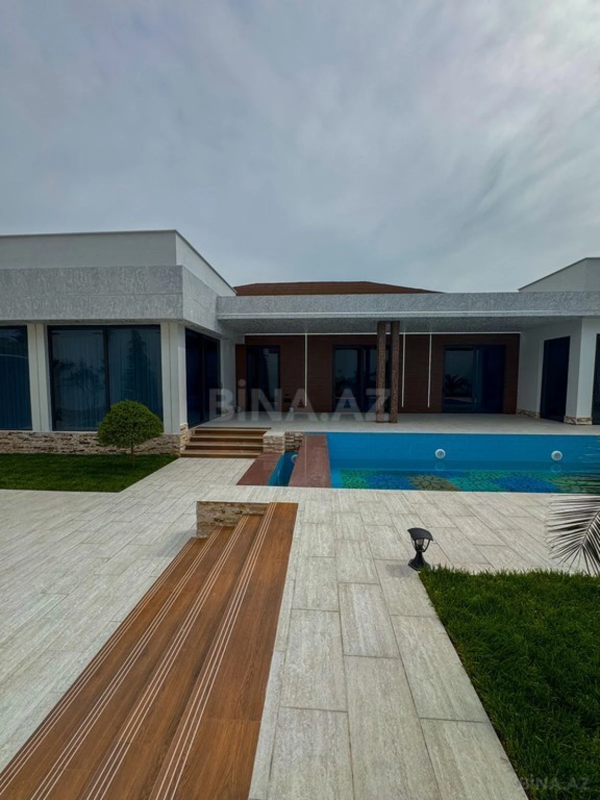 Satılır 5 otaqlı həyət evi 230 m²