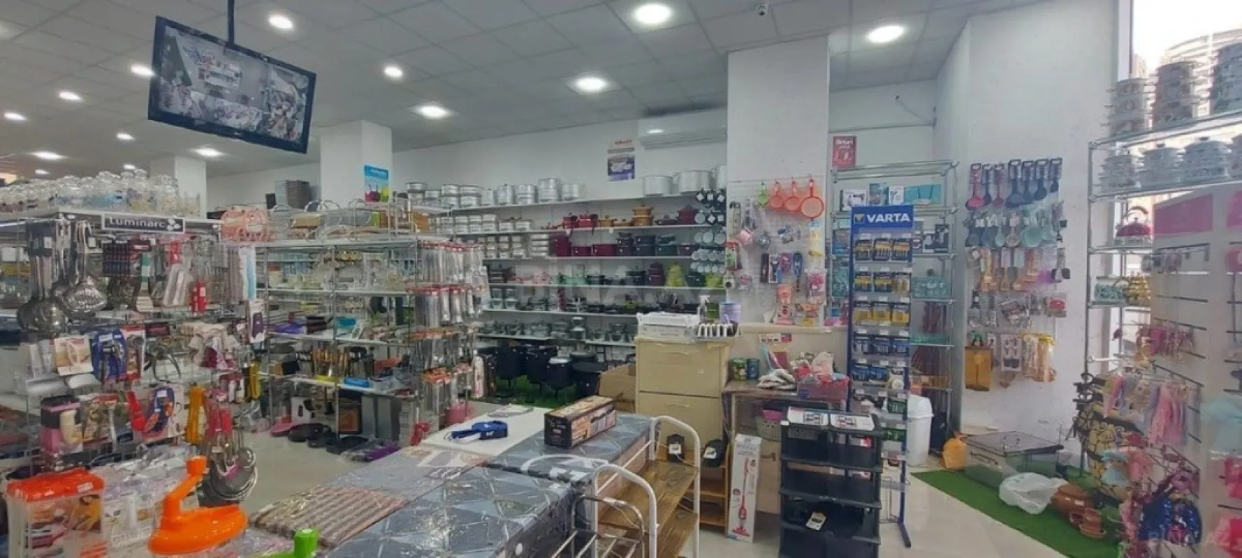 Satılır obyekt 185 m²