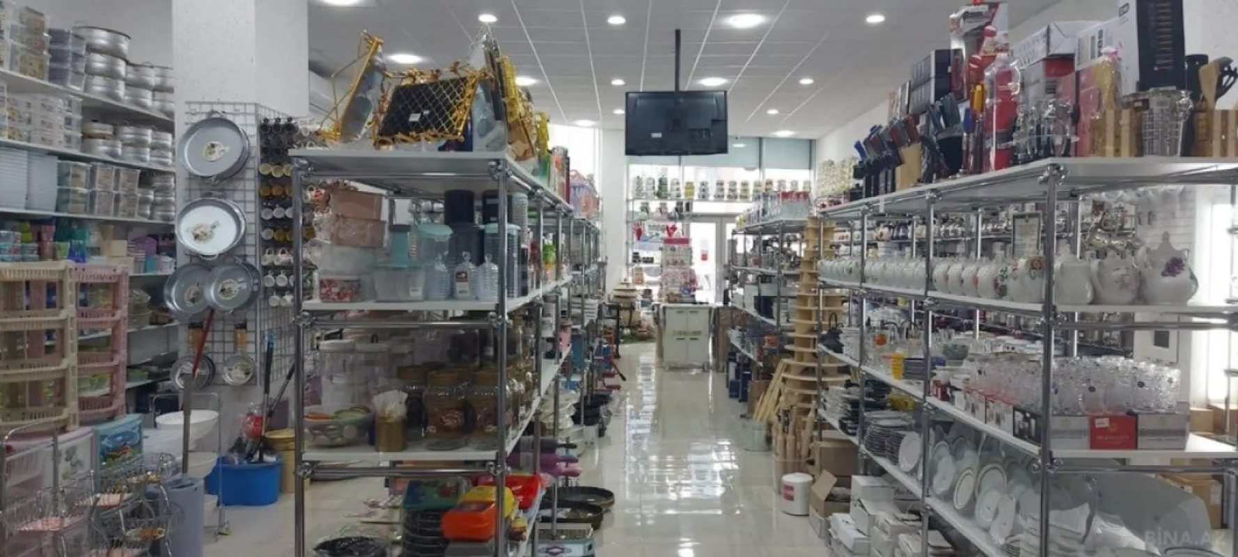 Satılır obyekt 185 m²