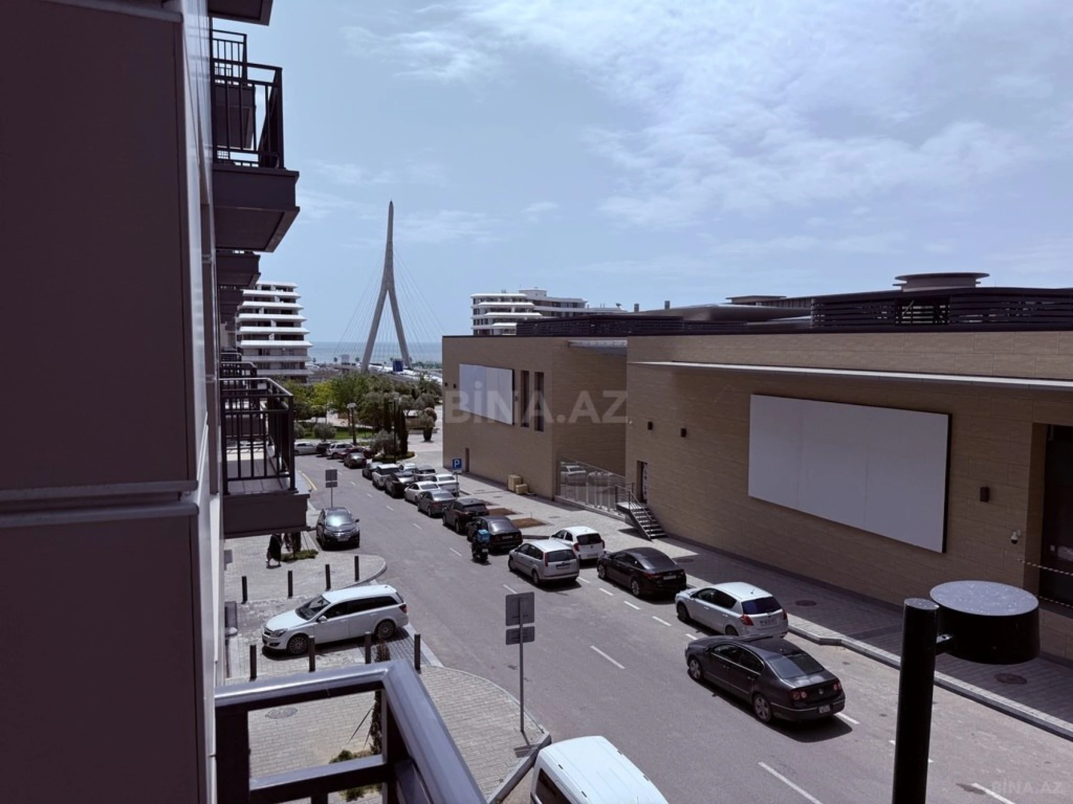 Satılır 3 otaqlı mənzil 128 m²