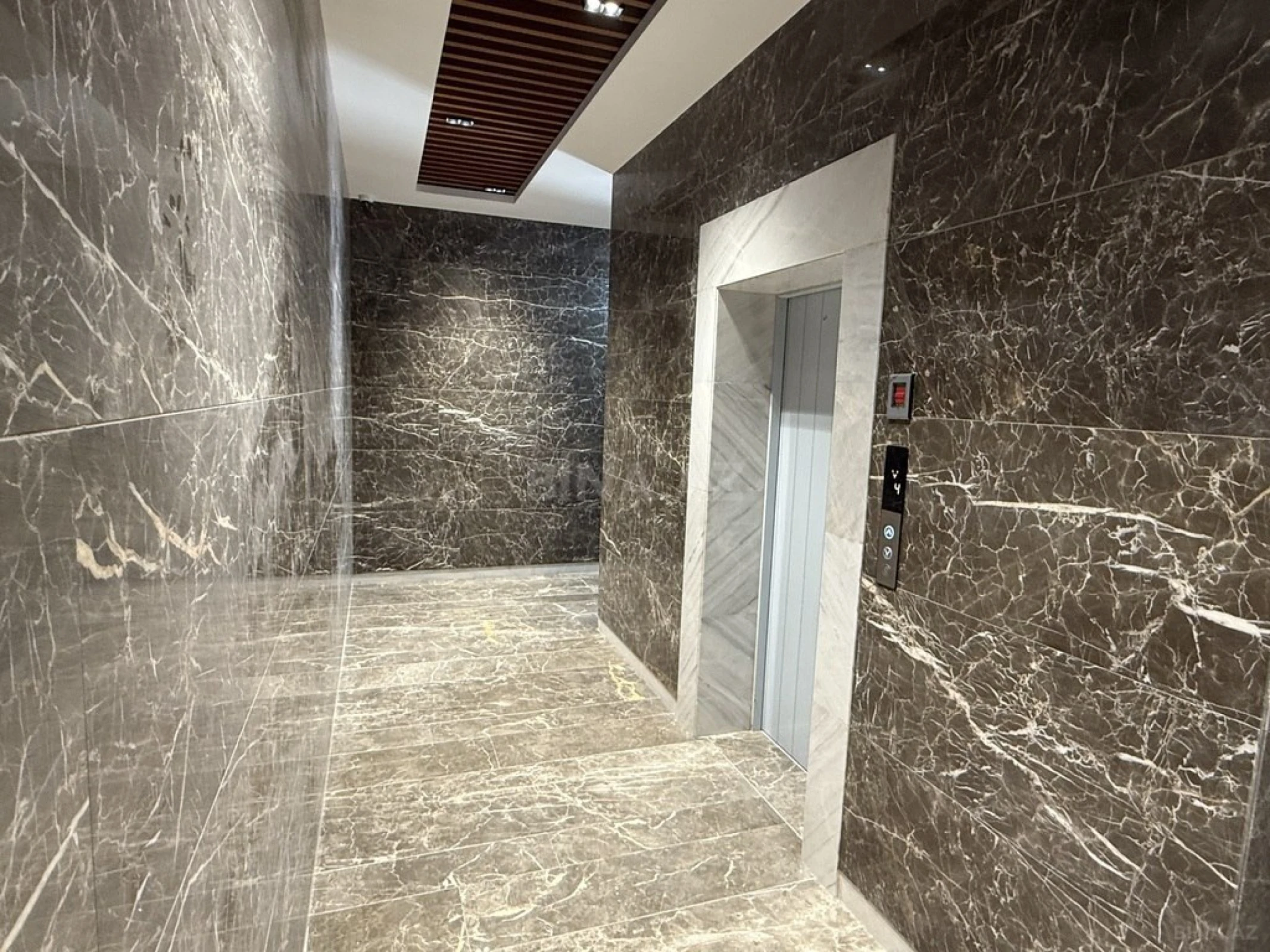 Satılır 3 otaqlı mənzil 128 m²