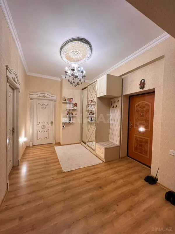 Satılır 3 otaqlı mənzil 125 m²