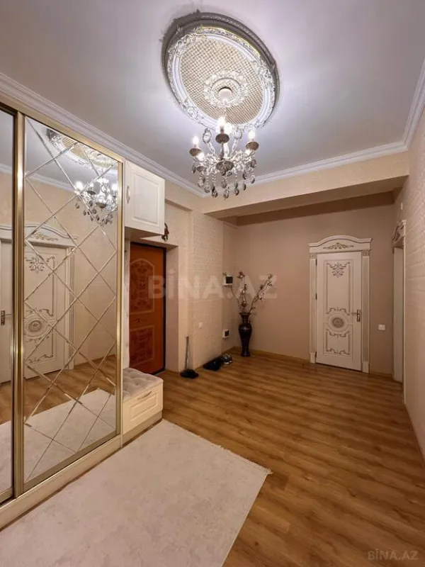 Satılır 3 otaqlı mənzil 125 m²