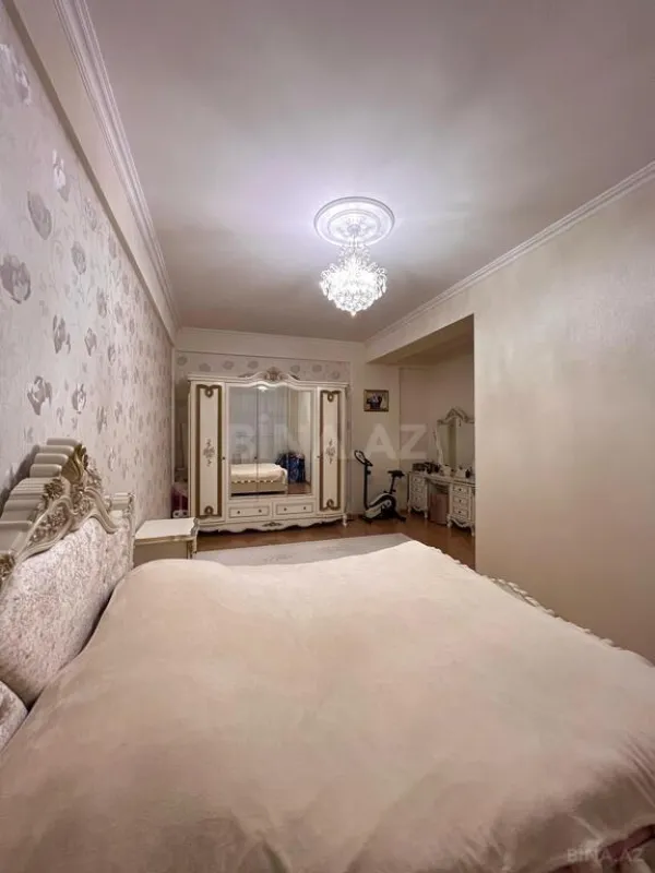 Satılır 3 otaqlı mənzil 125 m²