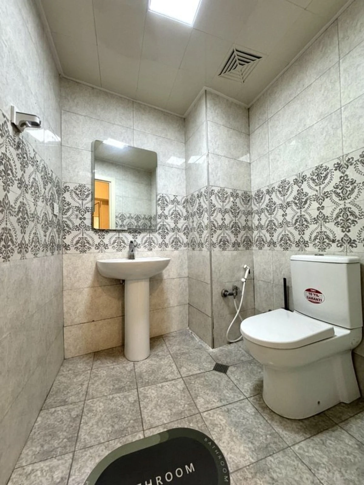 Kirayə verilir 2 otaqlı mənzil 86 m²