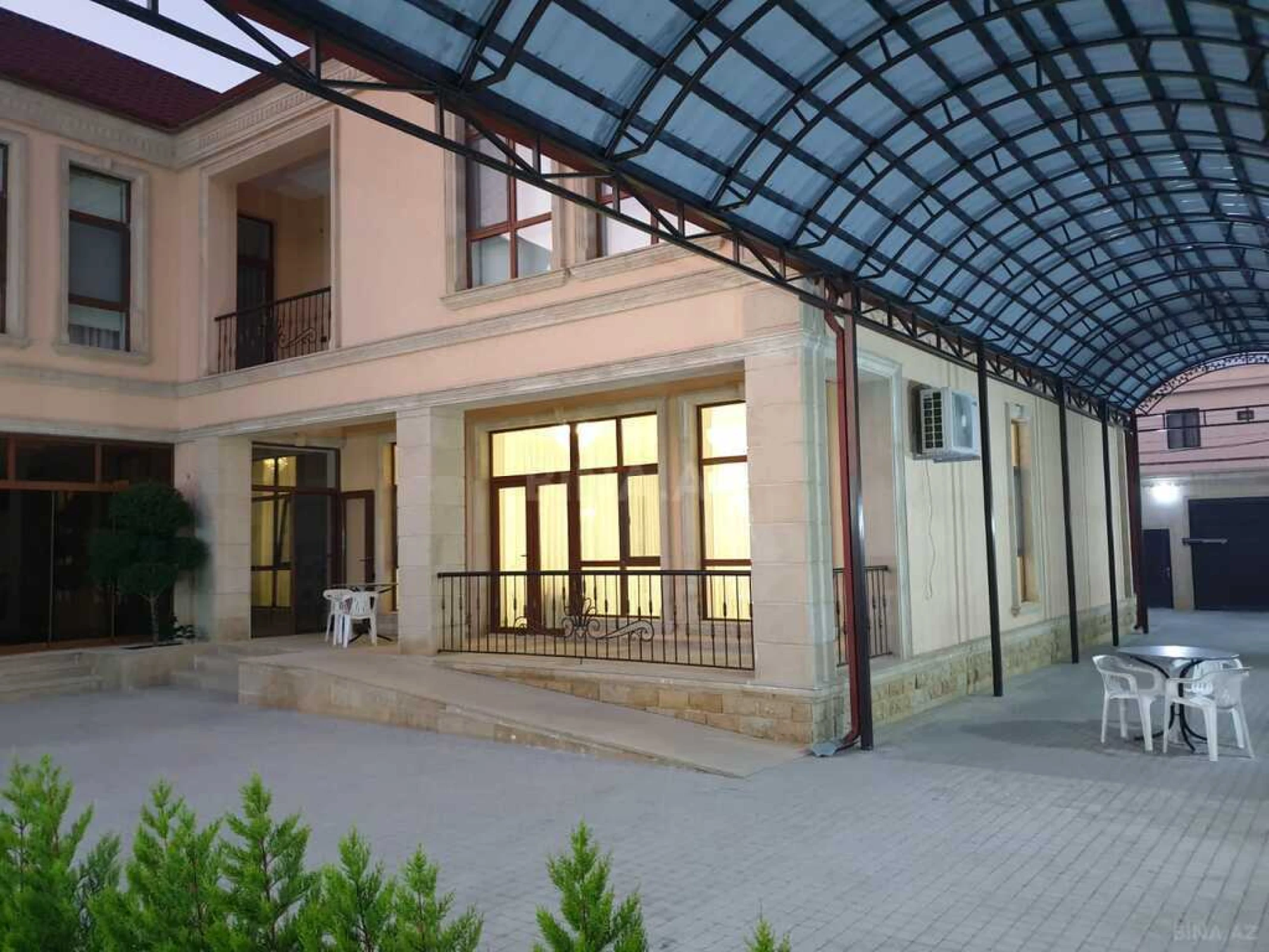 Satılır 8 otaqlı həyət evi 500 m²