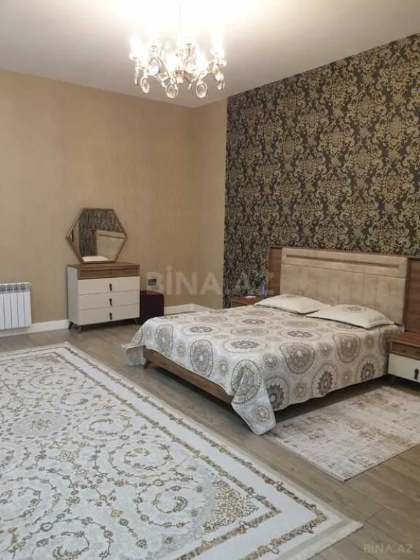 Satılır 8 otaqlı həyət evi 500 m²