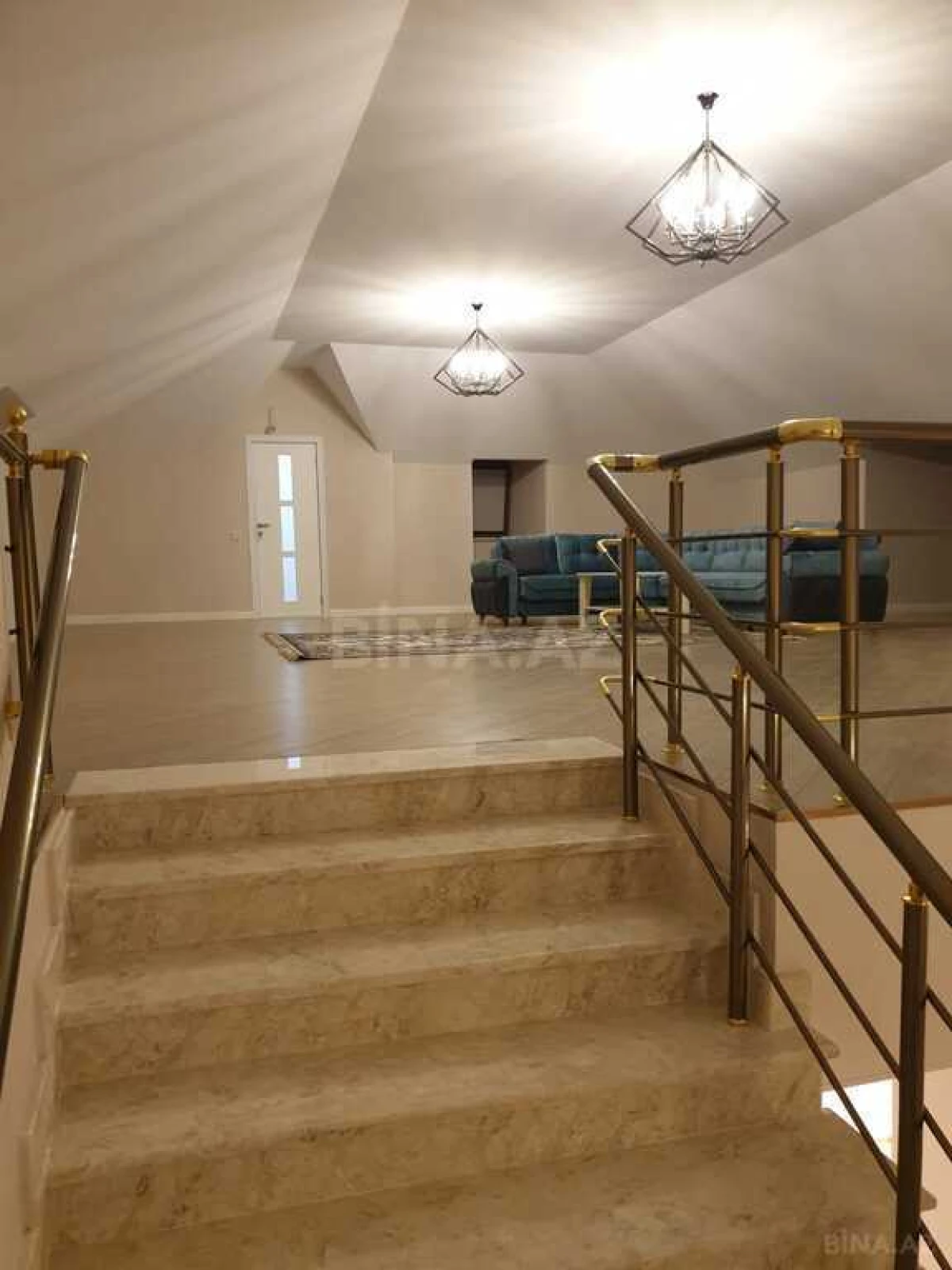 Satılır 8 otaqlı həyət evi 500 m²