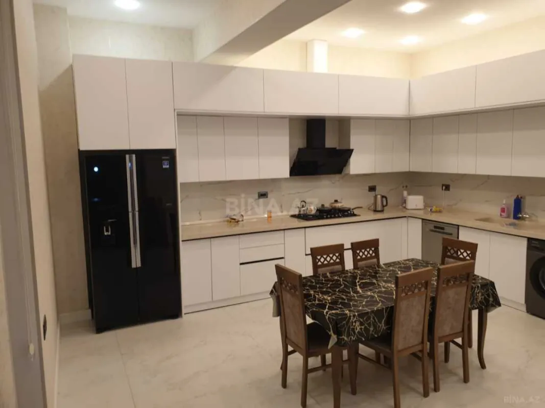 Satılır 8 otaqlı həyət evi 500 m²