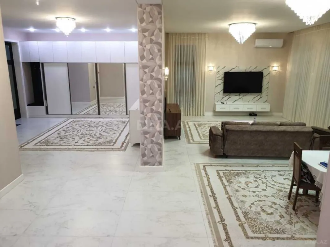Satılır 8 otaqlı həyət evi 500 m²