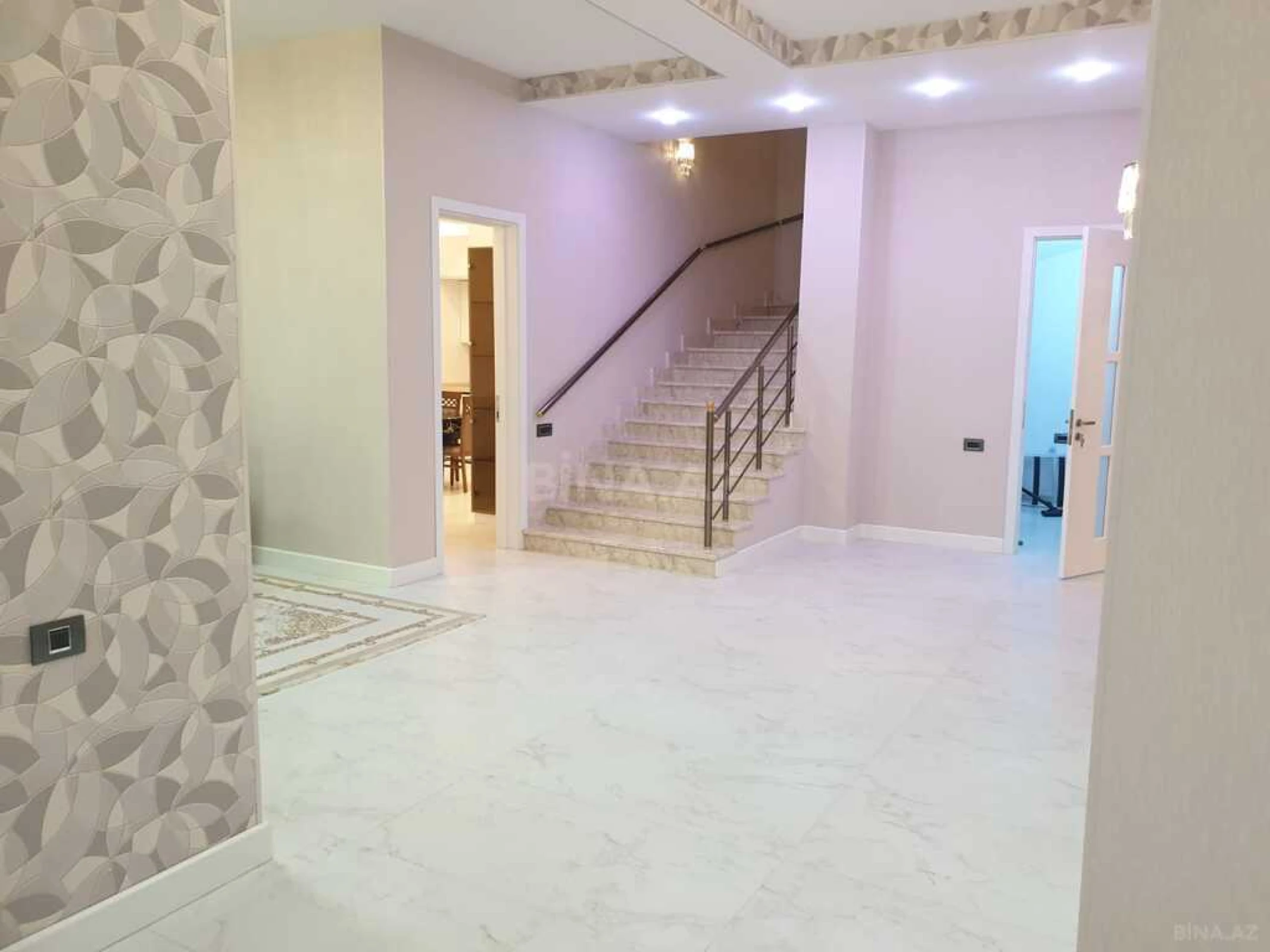 Satılır 8 otaqlı həyət evi 500 m²