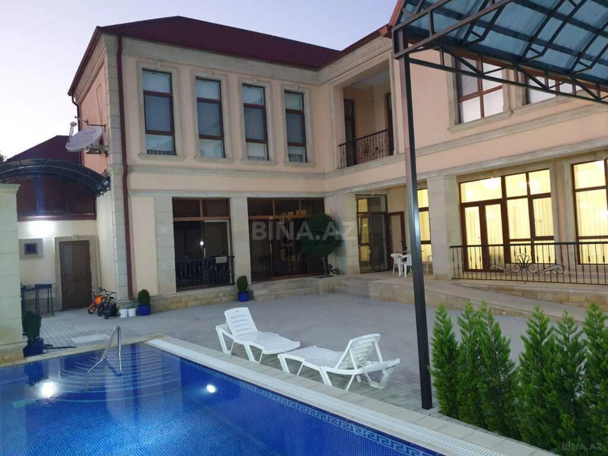Satılır 8 otaqlı həyət evi 500 m²