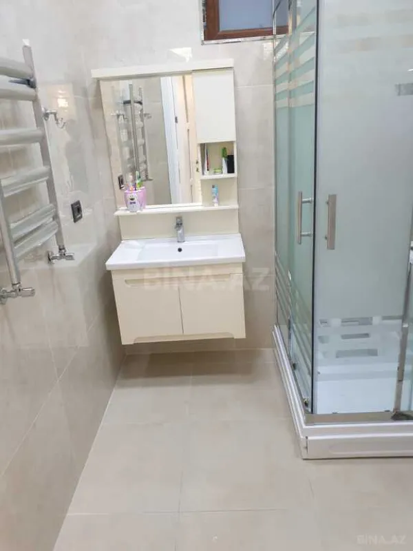 Satılır 8 otaqlı həyət evi 500 m²