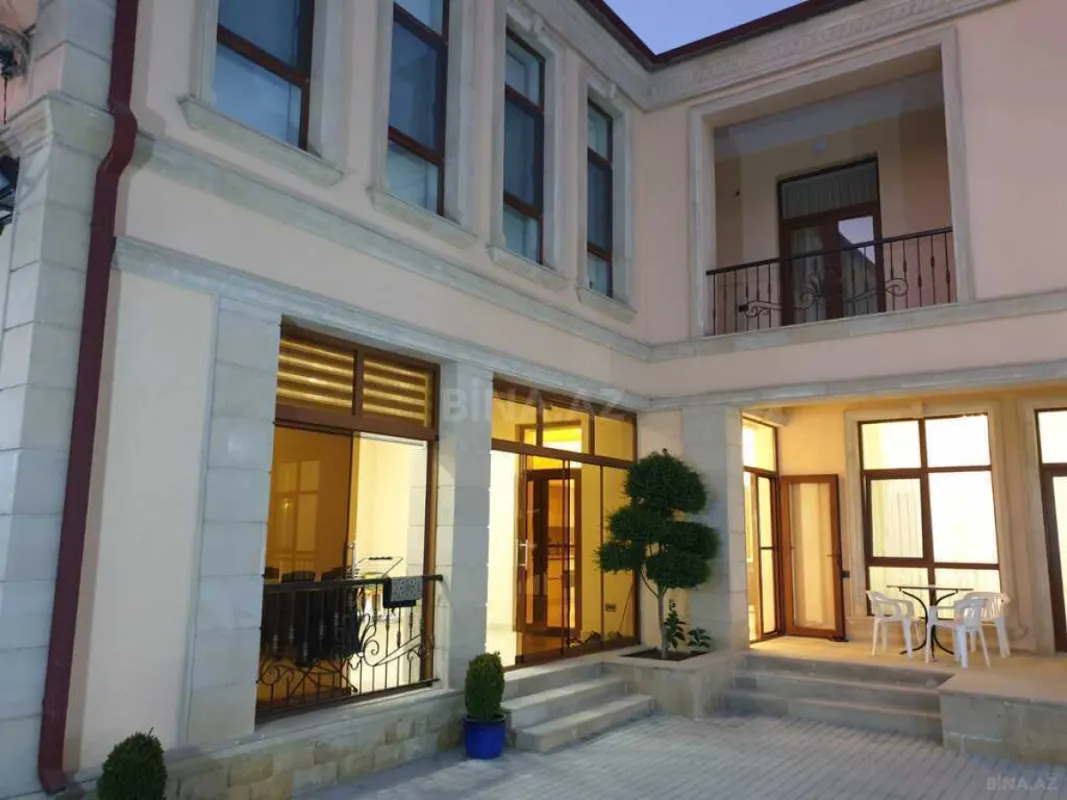 Satılır 8 otaqlı həyət evi 500 m²