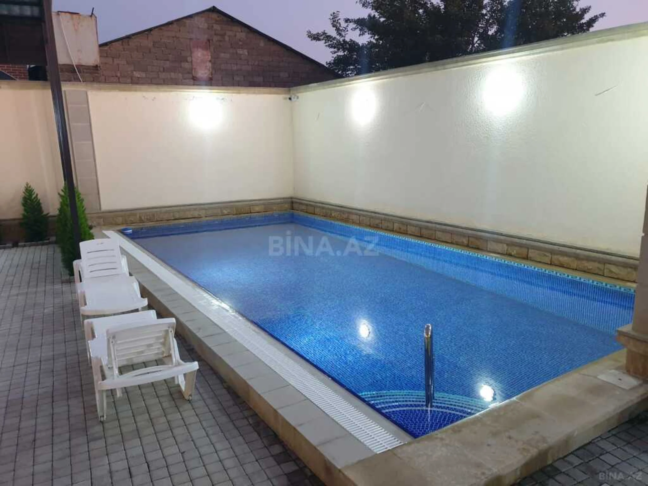 Satılır 8 otaqlı həyət evi 500 m²