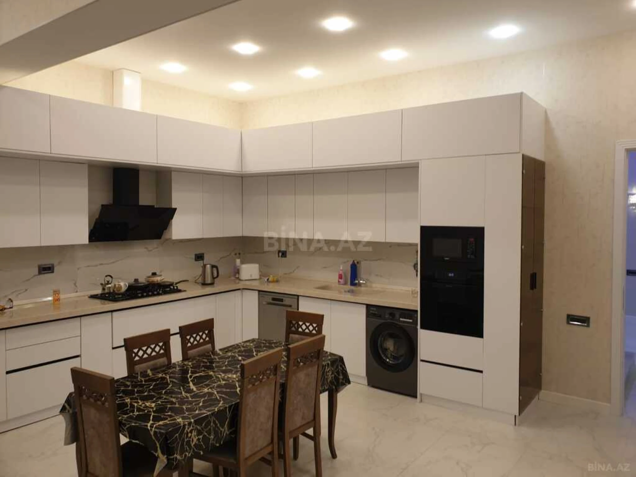 Satılır 8 otaqlı həyət evi 500 m²
