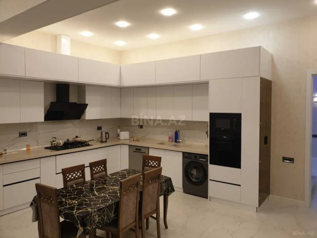 Satılır 8 otaqlı həyət evi 500 m²