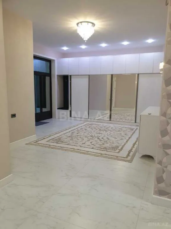 Satılır 8 otaqlı həyət evi 500 m²