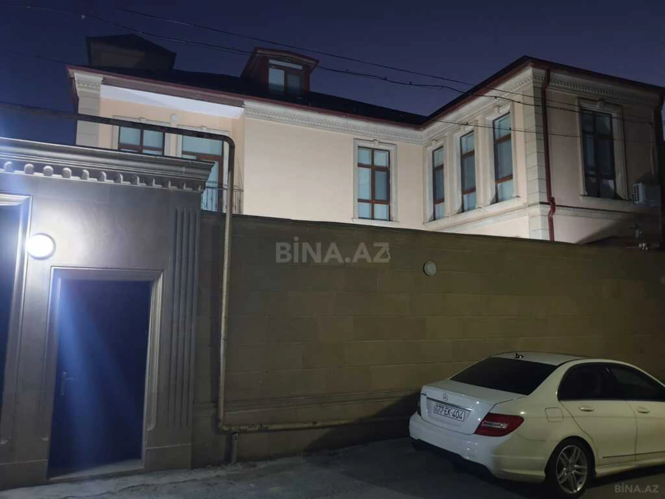Satılır 8 otaqlı həyət evi 500 m²