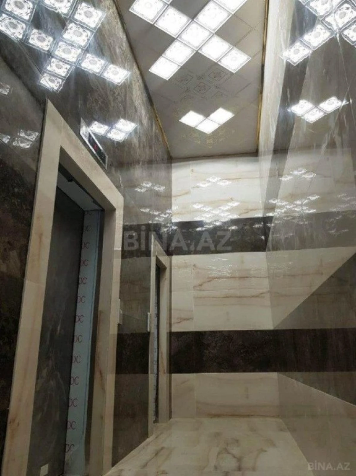 Satılır 4 otaqlı mənzil 215 m²