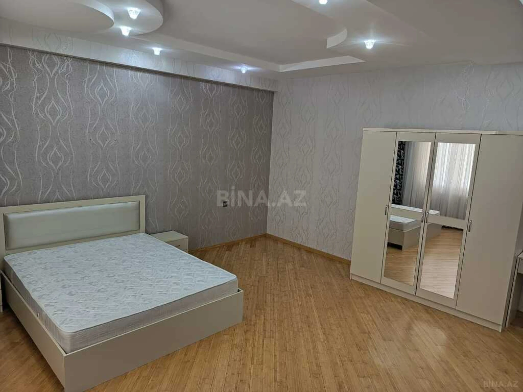 Kirayə verilir 3 otaqlı mənzil 140 m²