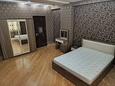 Kirayə verilir 3 otaqlı mənzil 140 m²