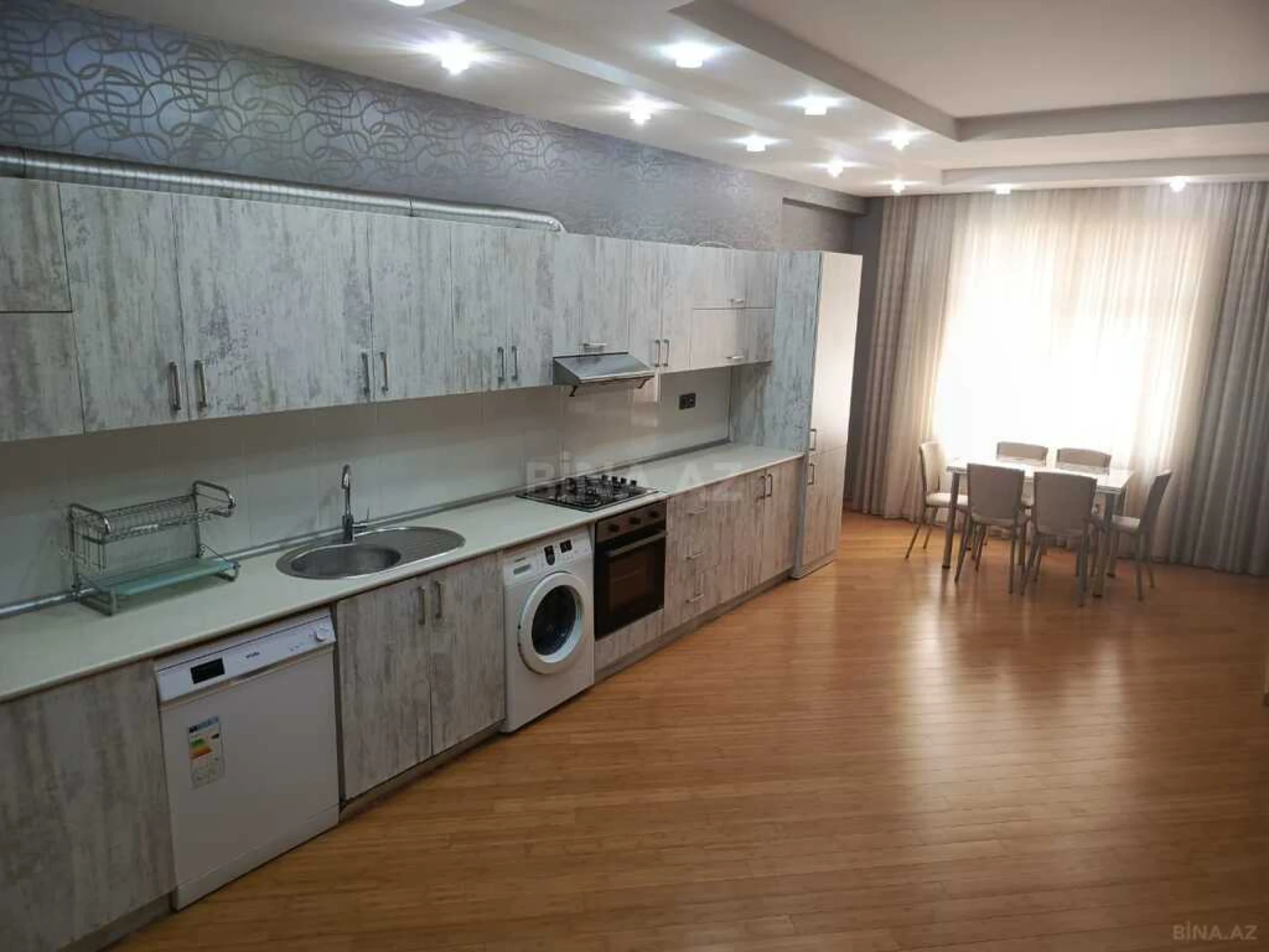 Kirayə verilir 3 otaqlı mənzil 140 m²