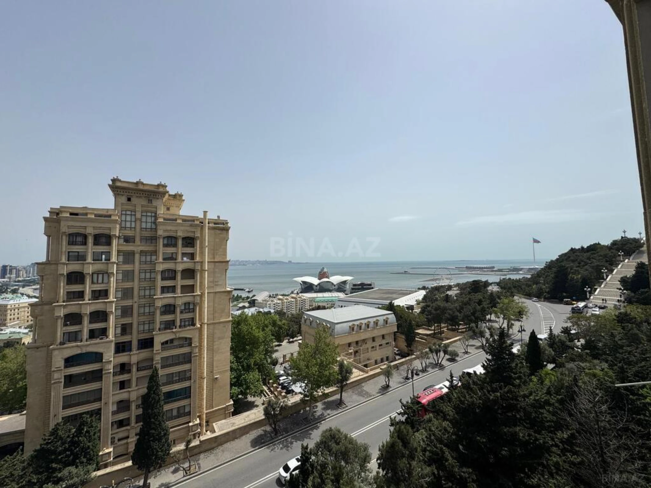 Satılır 4 otaqlı mənzil 115 m²