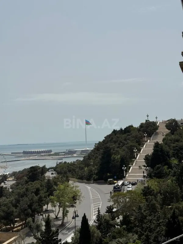 Satılır 4 otaqlı mənzil 115 m²